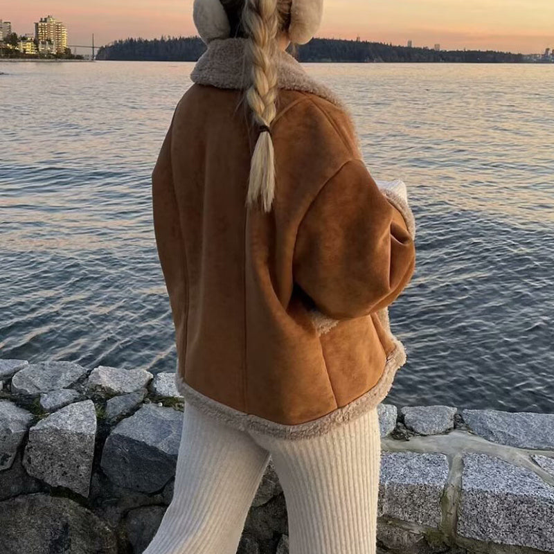 Manteau court chic en laine suédée