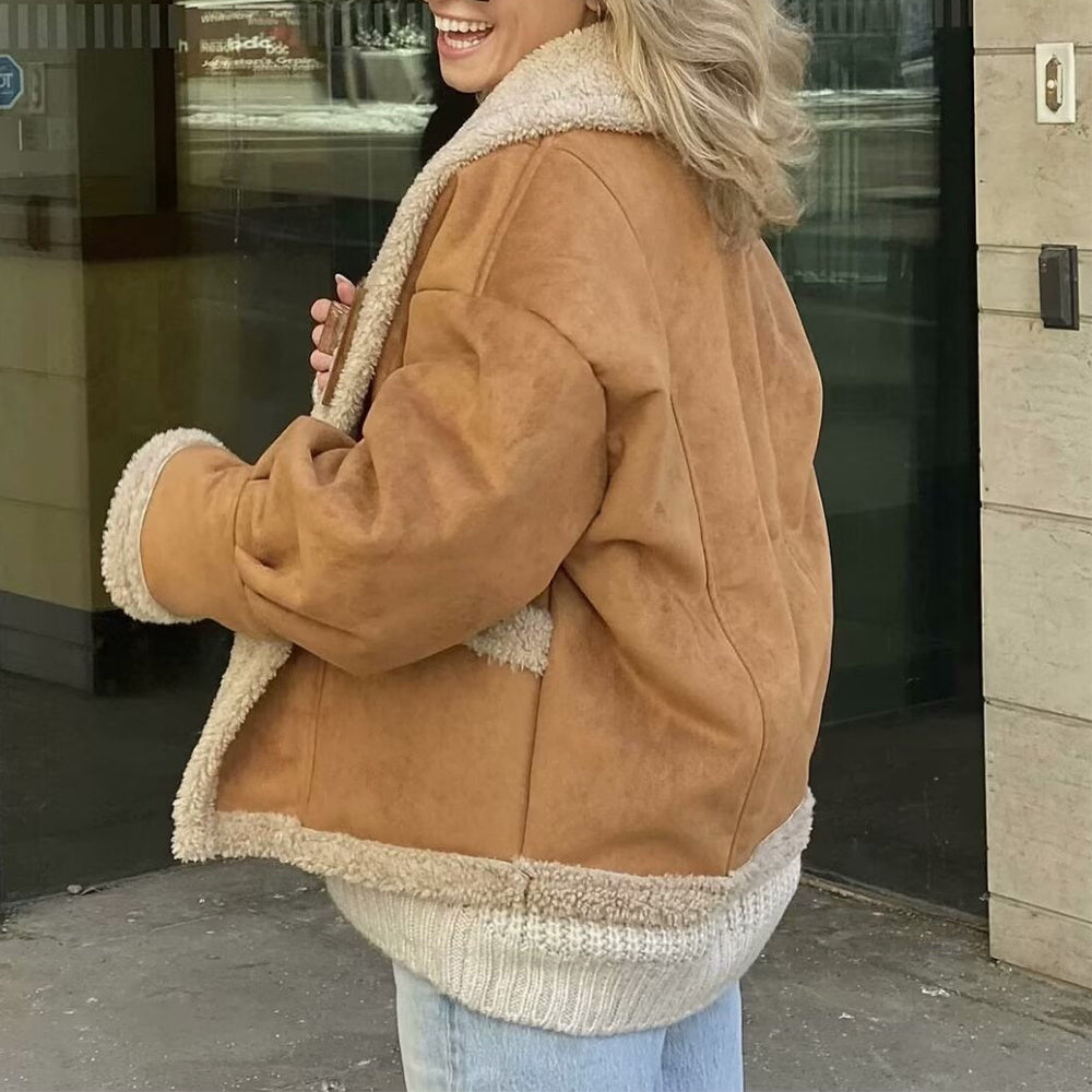 Manteau court chic en laine suédée